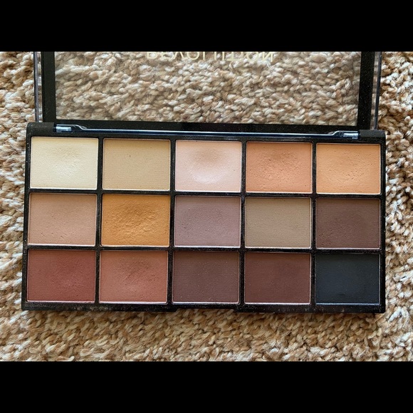 Makeup Revolution Re-loaded Basic Mattes eyeshadow - Picture 2 of 2
